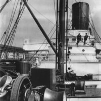 Fotografie, rückseitig beschriftet: Unser lieber Bruder Otto auf der „Provence“ anlässlich seiner Fahrt von Le Havre nach Kanada, 1906. Foto: Album Roos (Nachlass Otto Roos, Depositum Riehen Gemeindearchiv)