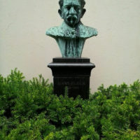 Otto Roos, Büste von Dr. Hans Huber, 1921, Bronze. Aktuelle Aufstellung im Hof der Musik Akademie Basel. Foto: Stephan E. Hauser